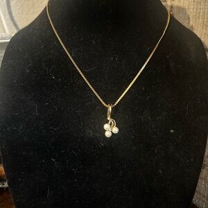 Vintage 1950-60’s Faux Pearl Cluster Pendant Necklace